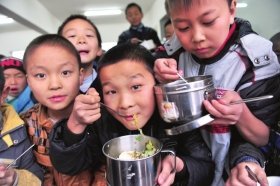 湖南教育廳官員：3元營養(yǎng)補學(xué)生只吃到2.25元